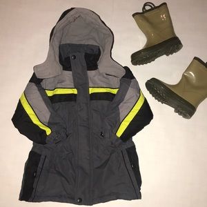 Warm winter coat with removable hoodie.